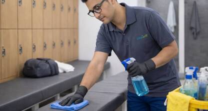 La limpieza profesional en espacios deportivos es clave para el bienestar